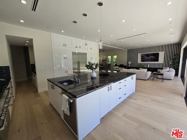 5012 Enfield Avenue, Los Angeles, CA 91316