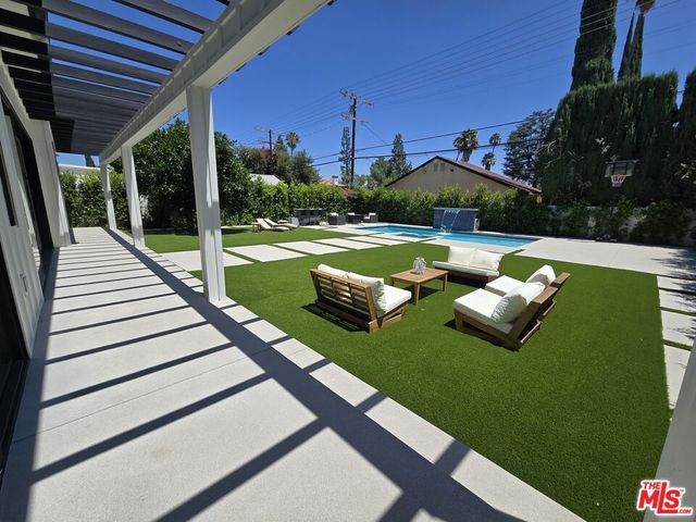 5012 Enfield Avenue, Los Angeles, CA 91316