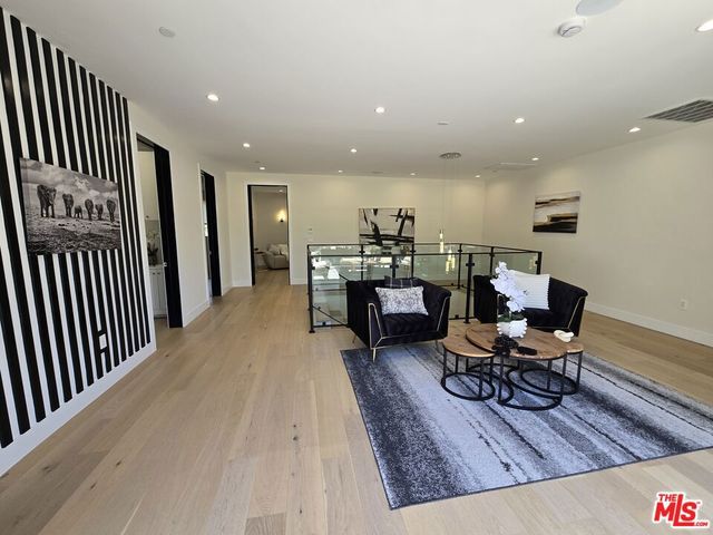 5012 Enfield Avenue, Los Angeles, CA 91316