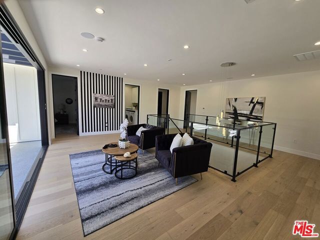 5012 Enfield Avenue, Los Angeles, CA 91316