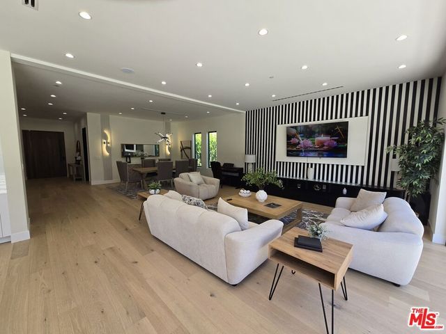 5012 Enfield Avenue, Los Angeles, CA 91316
