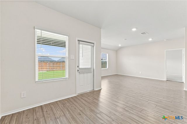 208 Ida Loop, Seguin, TX 78155