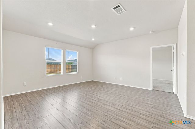 208 Ida Loop, Seguin, TX 78155