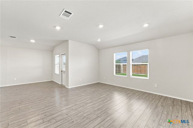 208 Ida Loop, Seguin, TX 78155
