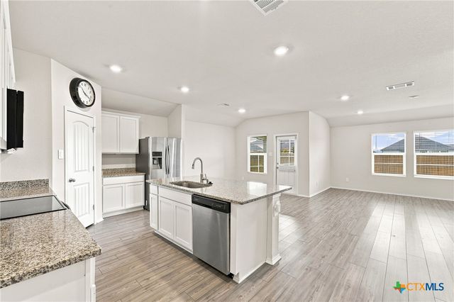 208 Ida Loop, Seguin, TX 78155