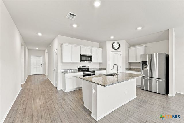 208 Ida Loop, Seguin, TX 78155