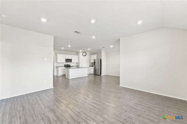 208 Ida Loop, Seguin, TX 78155