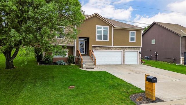 804 N 168th Street, Basehor, KS 66007