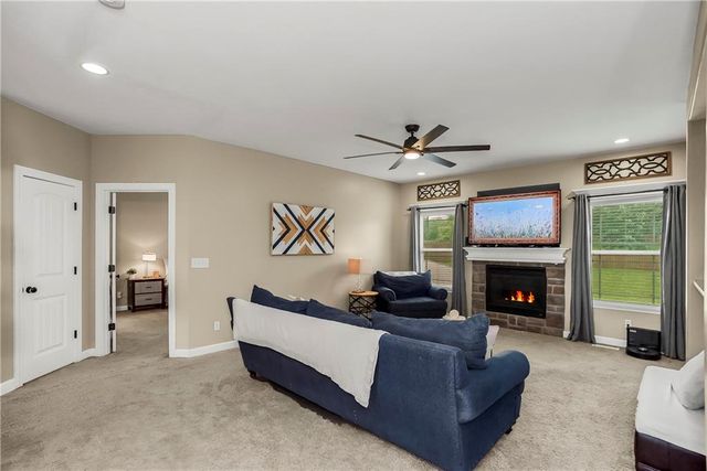 804 N 168th Street, Basehor, KS 66007