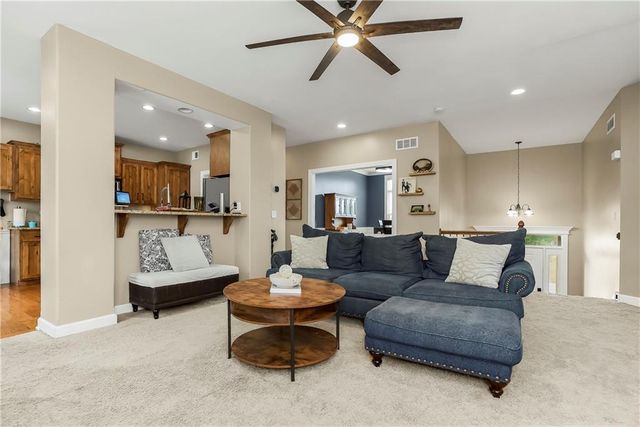 804 N 168th Street, Basehor, KS 66007