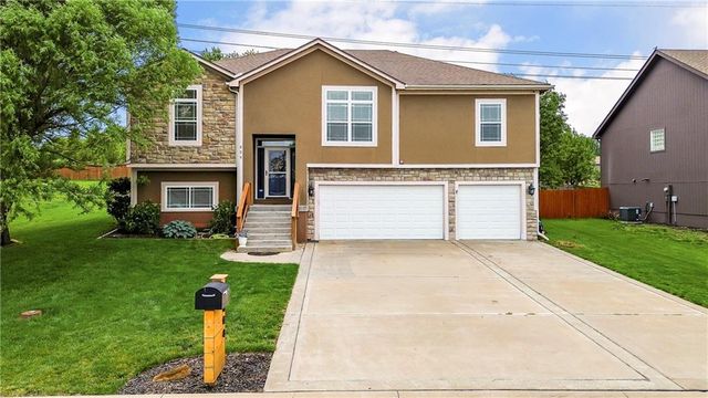 804 N 168th Street, Basehor, KS 66007