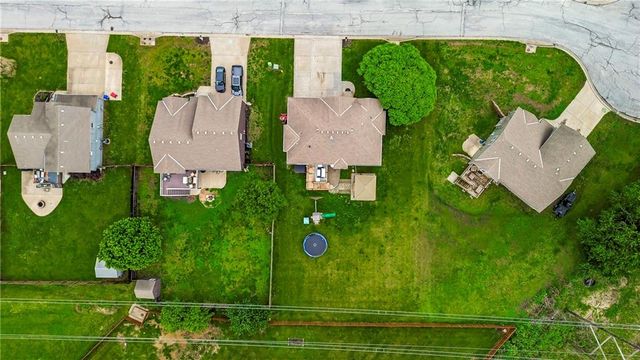 804 N 168th Street, Basehor, KS 66007