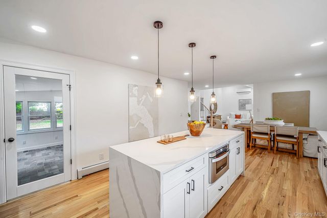 928 Manor Lane, Bay Shore, NY 11706