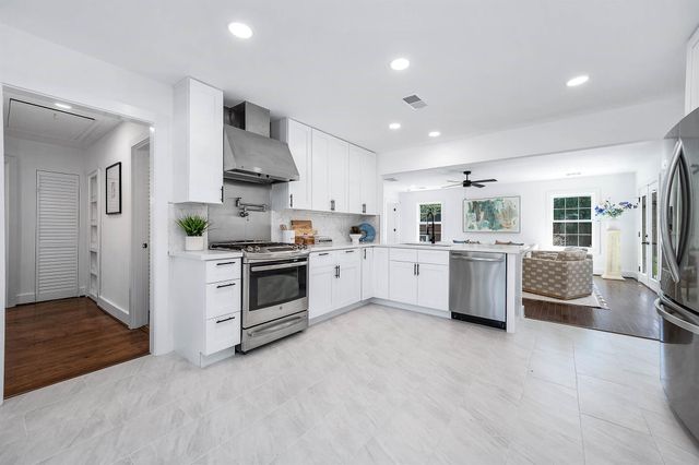 6319 Woodbrook Lane, Houston, TX 77008