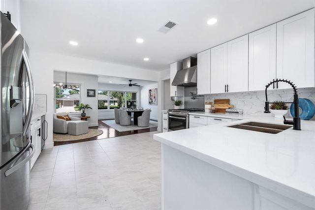 6319 Woodbrook Lane, Houston, TX 77008