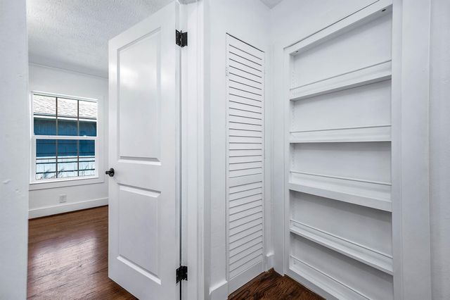 6319 Woodbrook Lane, Houston, TX 77008