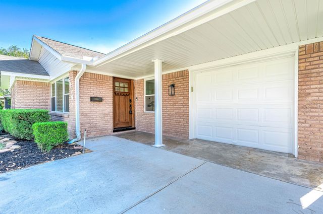 6319 Woodbrook Lane, Houston, TX 77008