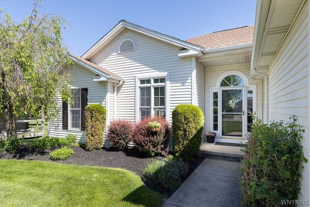125 Blacksmith Drive, Amherst, NY 14051