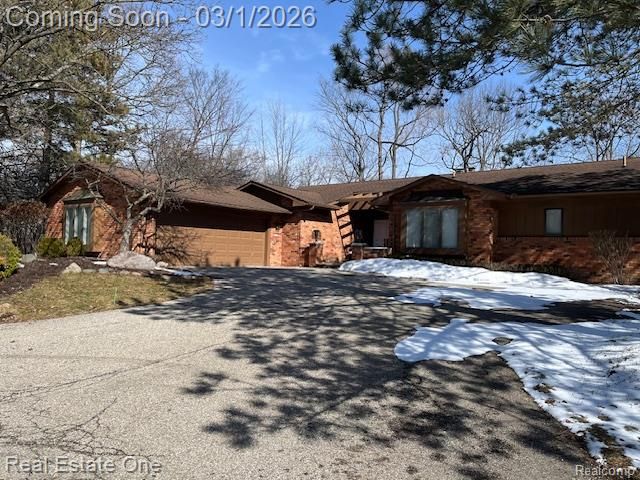 6323 Drakeshire Lane, West Bloomfield, MI 48322