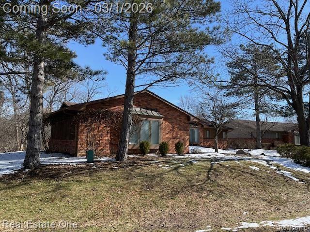 6323 Drakeshire Lane, West Bloomfield, MI 48322