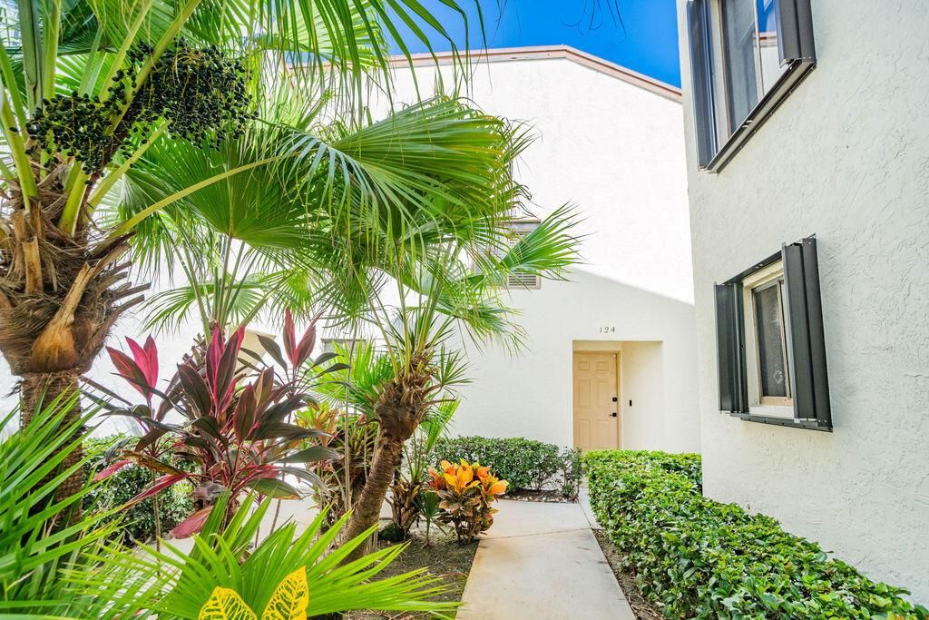 950 S Kanner Highway 124, Stuart, FL 34994