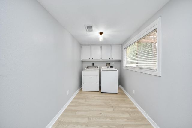 125 N Shirley St, Alvin, TX 77511