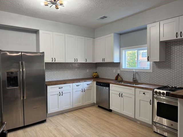 125 N Shirley St, Alvin, TX 77511