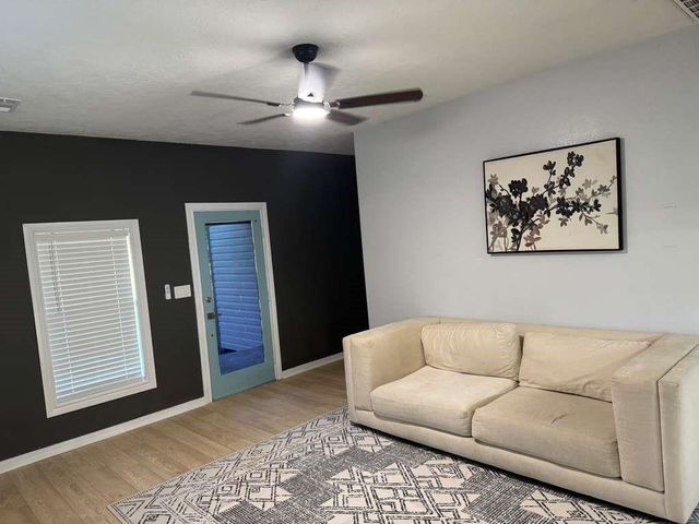 125 N Shirley St, Alvin, TX 77511