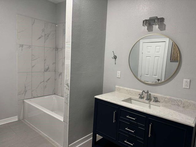 125 N Shirley St, Alvin, TX 77511