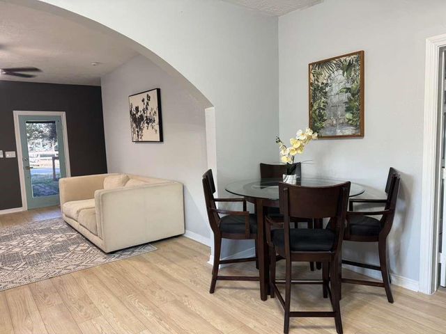 125 N Shirley St, Alvin, TX 77511