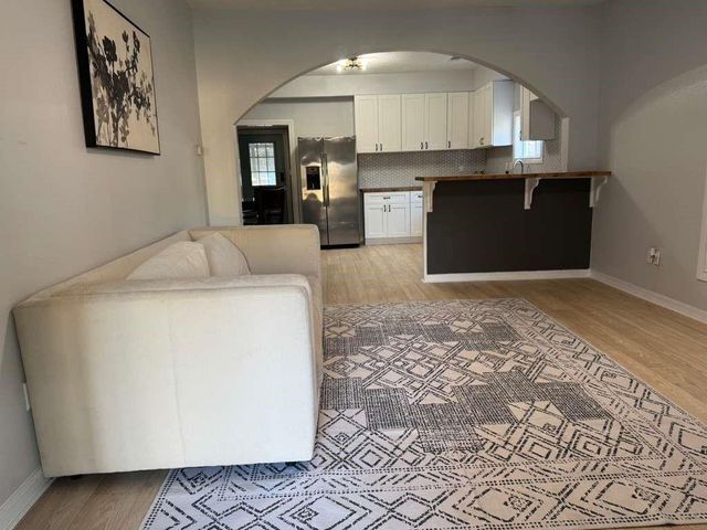 125 N Shirley St, Alvin, TX 77511