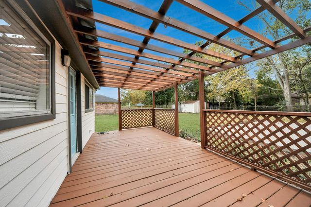 125 N Shirley St, Alvin, TX 77511