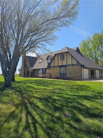 21898 Sunflower Road, Edgerton, KS 66021