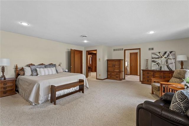21898 Sunflower Road, Edgerton, KS 66021