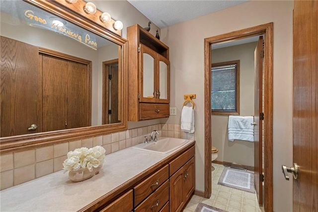21898 Sunflower Road, Edgerton, KS 66021