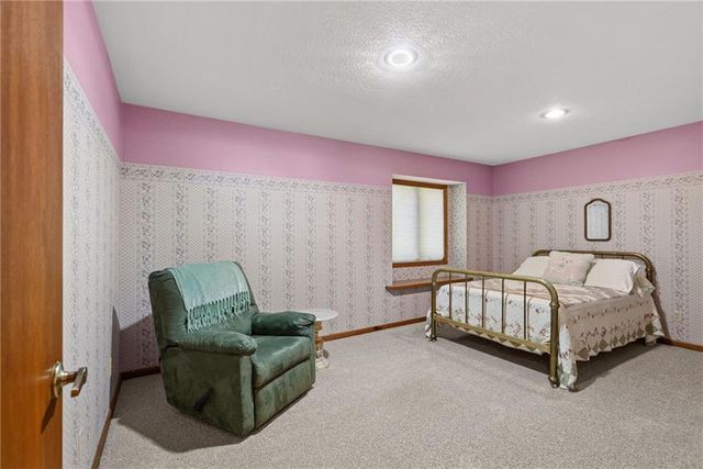 21898 Sunflower Road, Edgerton, KS 66021