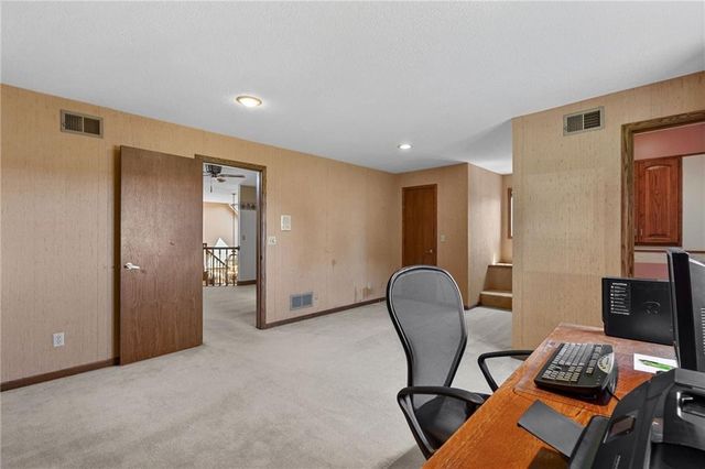 21898 Sunflower Road, Edgerton, KS 66021