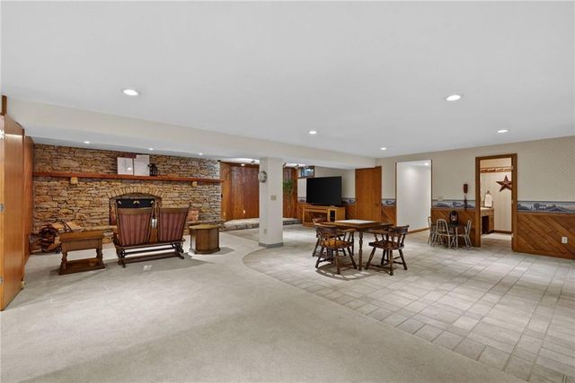21898 Sunflower Road, Edgerton, KS 66021