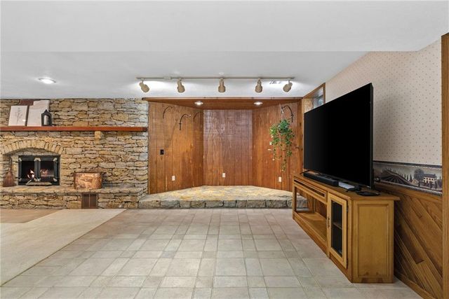 21898 Sunflower Road, Edgerton, KS 66021