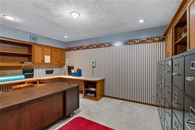21898 Sunflower Road, Edgerton, KS 66021