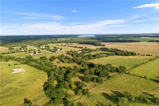 21898 Sunflower Road, Edgerton, KS 66021