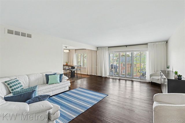 2471 Mulberry Square Square 15, Bloomfield Hills, MI 48302
