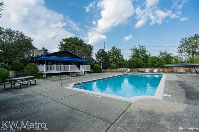 2471 Mulberry Square Square 15, Bloomfield Hills, MI 48302