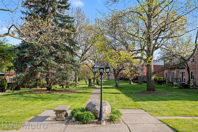 2471 Mulberry Square Square 15, Bloomfield Hills, MI 48302