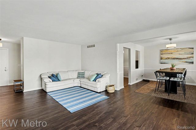2471 Mulberry Square Square 15, Bloomfield Hills, MI 48302