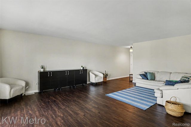 2471 Mulberry Square Square 15, Bloomfield Hills, MI 48302