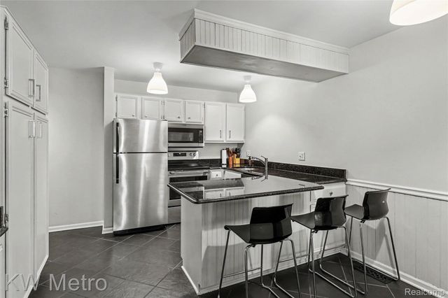 2471 Mulberry Square Square 15, Bloomfield Hills, MI 48302