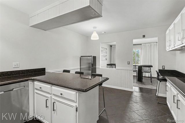 2471 Mulberry Square Square 15, Bloomfield Hills, MI 48302