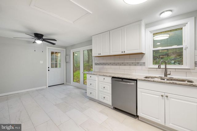 247 MARSDEN HEIGHTS RD, Linden, VA 22642