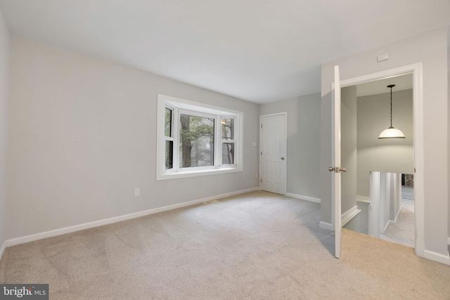 247 MARSDEN HEIGHTS RD, Linden, VA 22642